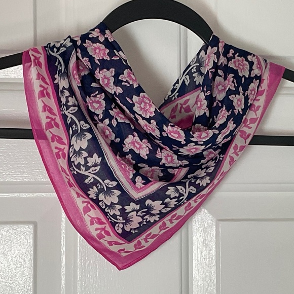 Talbots Floral Neckerchief - Picture 1 of 11